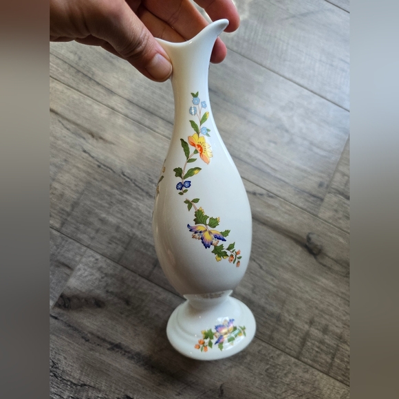 Aynsley Vase Made In England - Picture 6 of 6